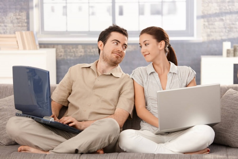 File:ComputerCouple.jpg